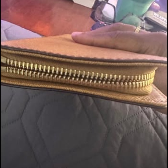 The Michael Kors Tan Leather Hamilton Edition Gold Lock Full Size Zip Around Wal - Picture 6 of 10